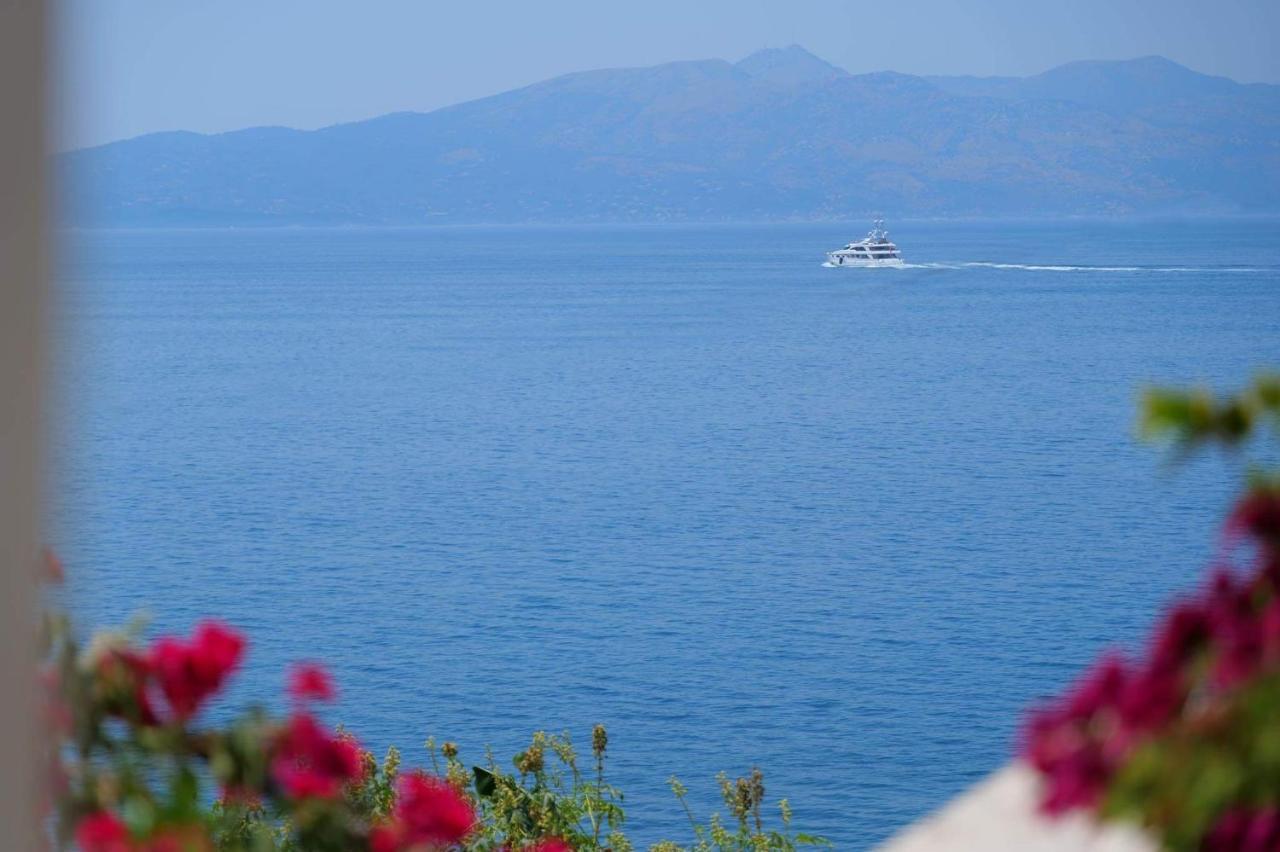 Hotel Erdano Саранде Екстериор снимка
